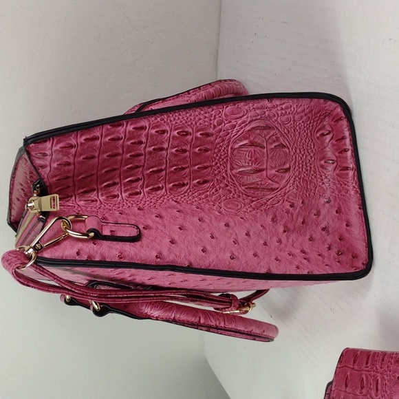 Hot Pink Faux Ostrich Brahmin-Like Hand-Bag Crossbody W/Matching Wristlet NWOT - Picture 6 of 16